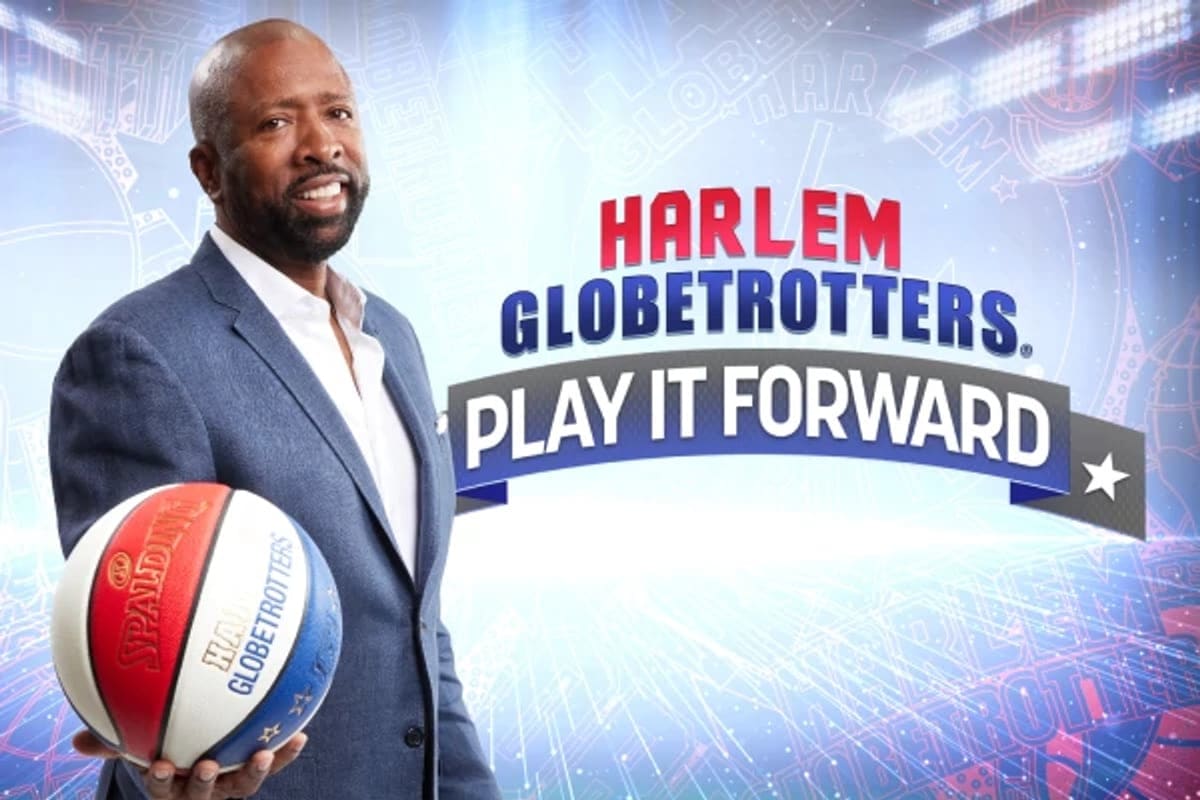 Harlem Globetrotters: Play It Forward host wrap segment with Kenny Smith at L.A. Castle Studios